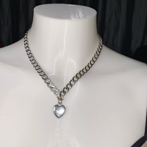 No Label Jewelry - Chic Silver Heart Necklace